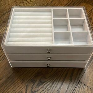 Accessory organizer